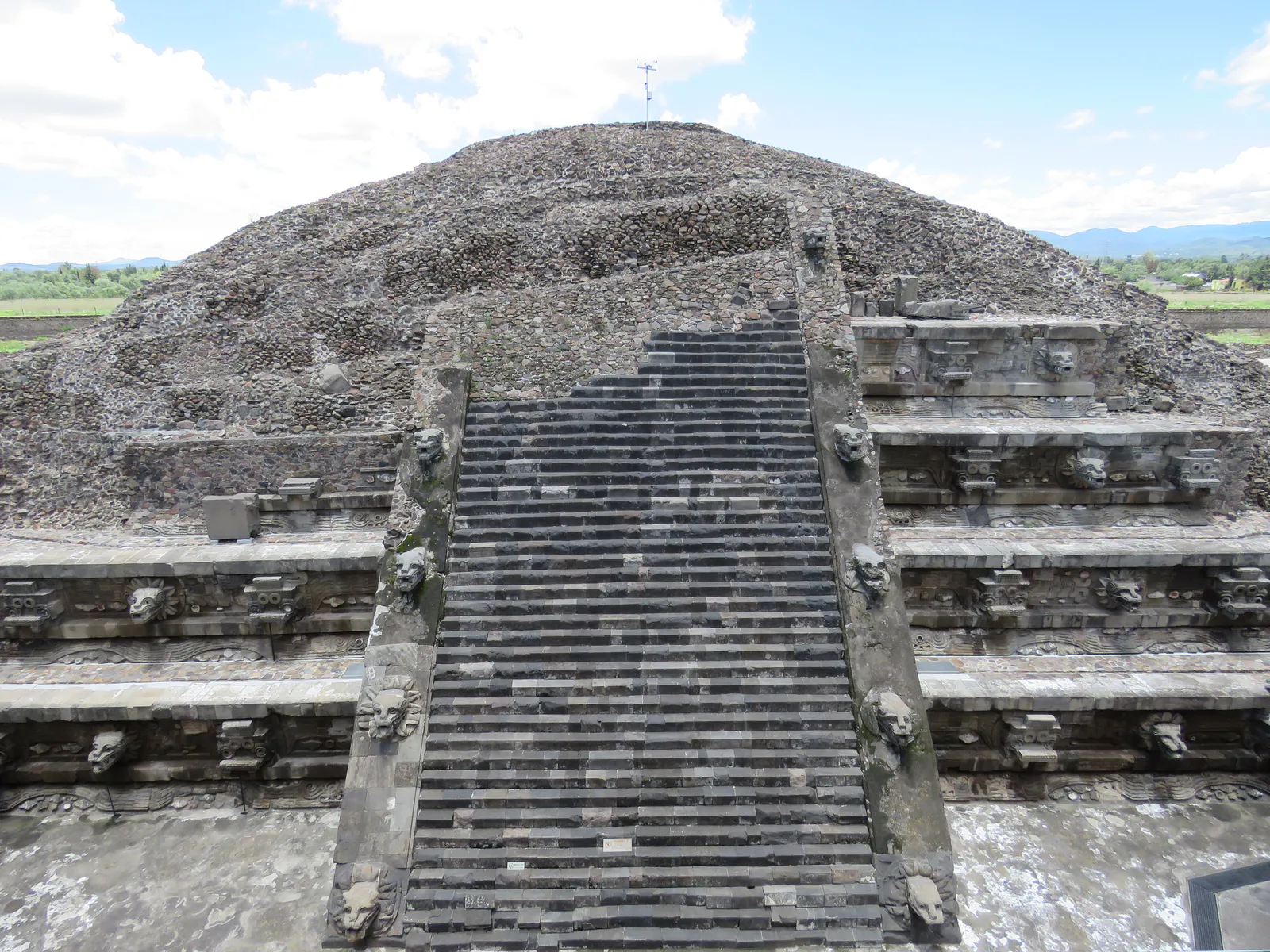 Escalier du Temple du Serpent à Plumes