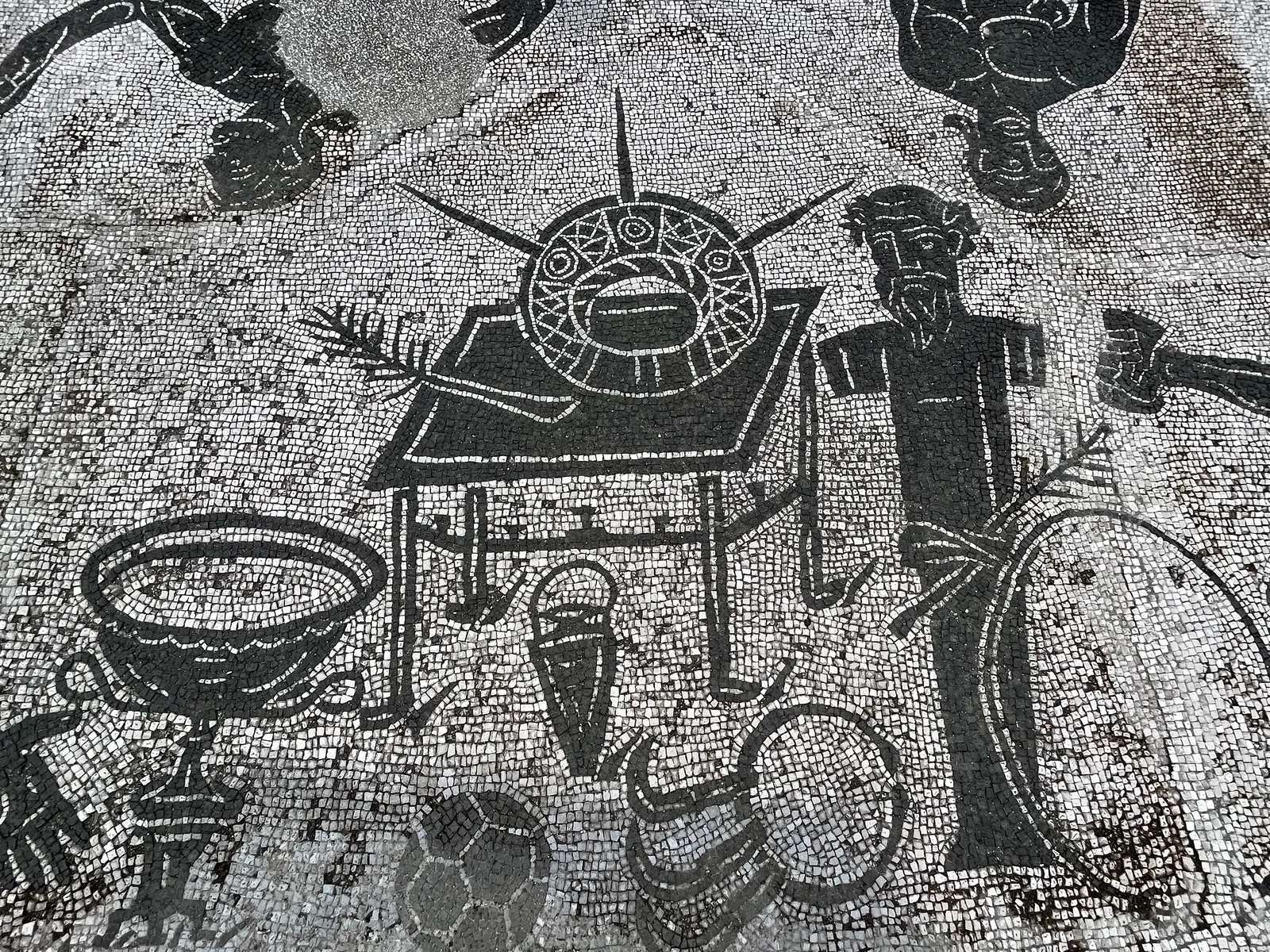 Mesa de prêmios e busto honorífico