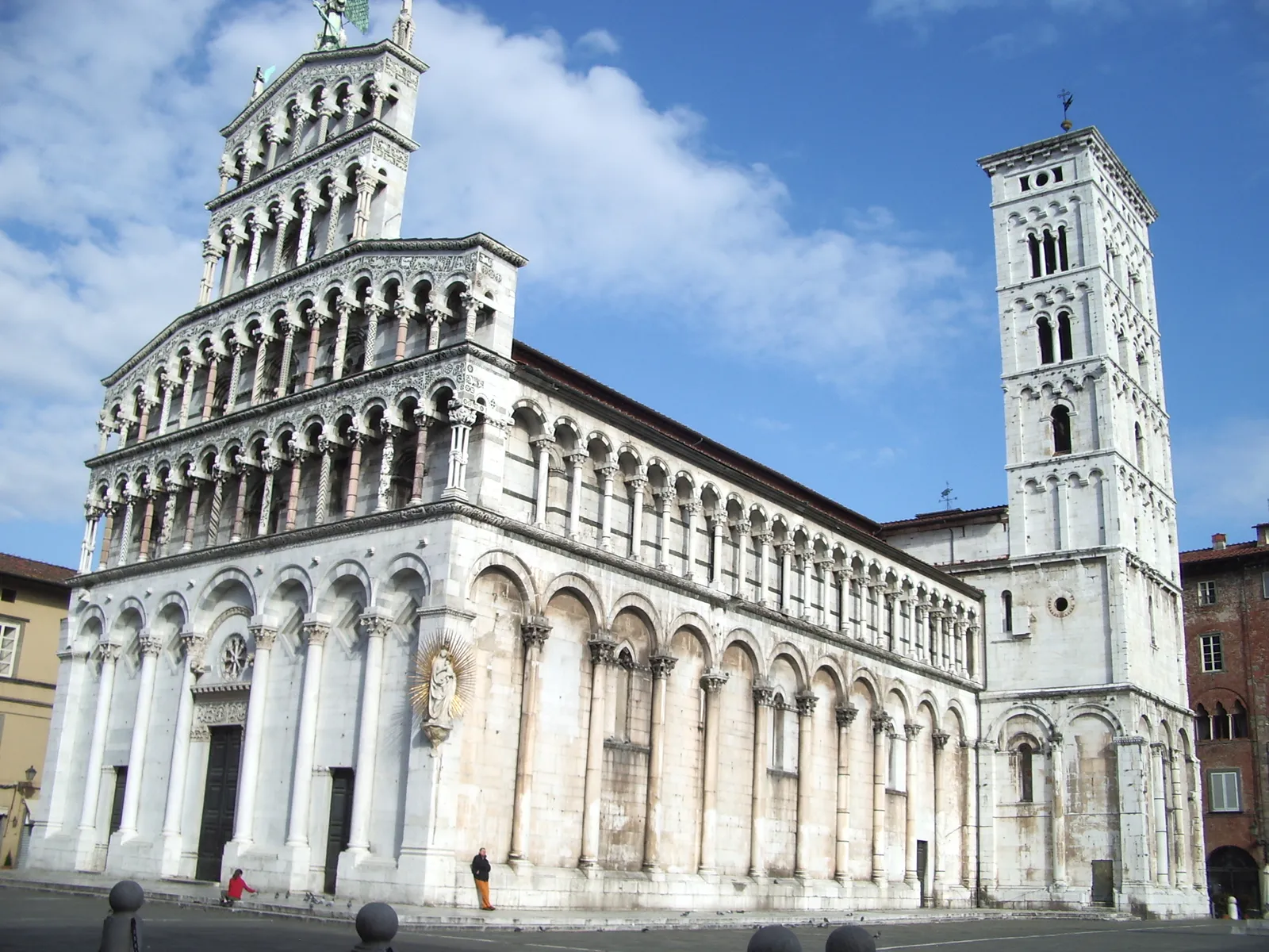 Kirche San Michele in Foro und Glockenturm