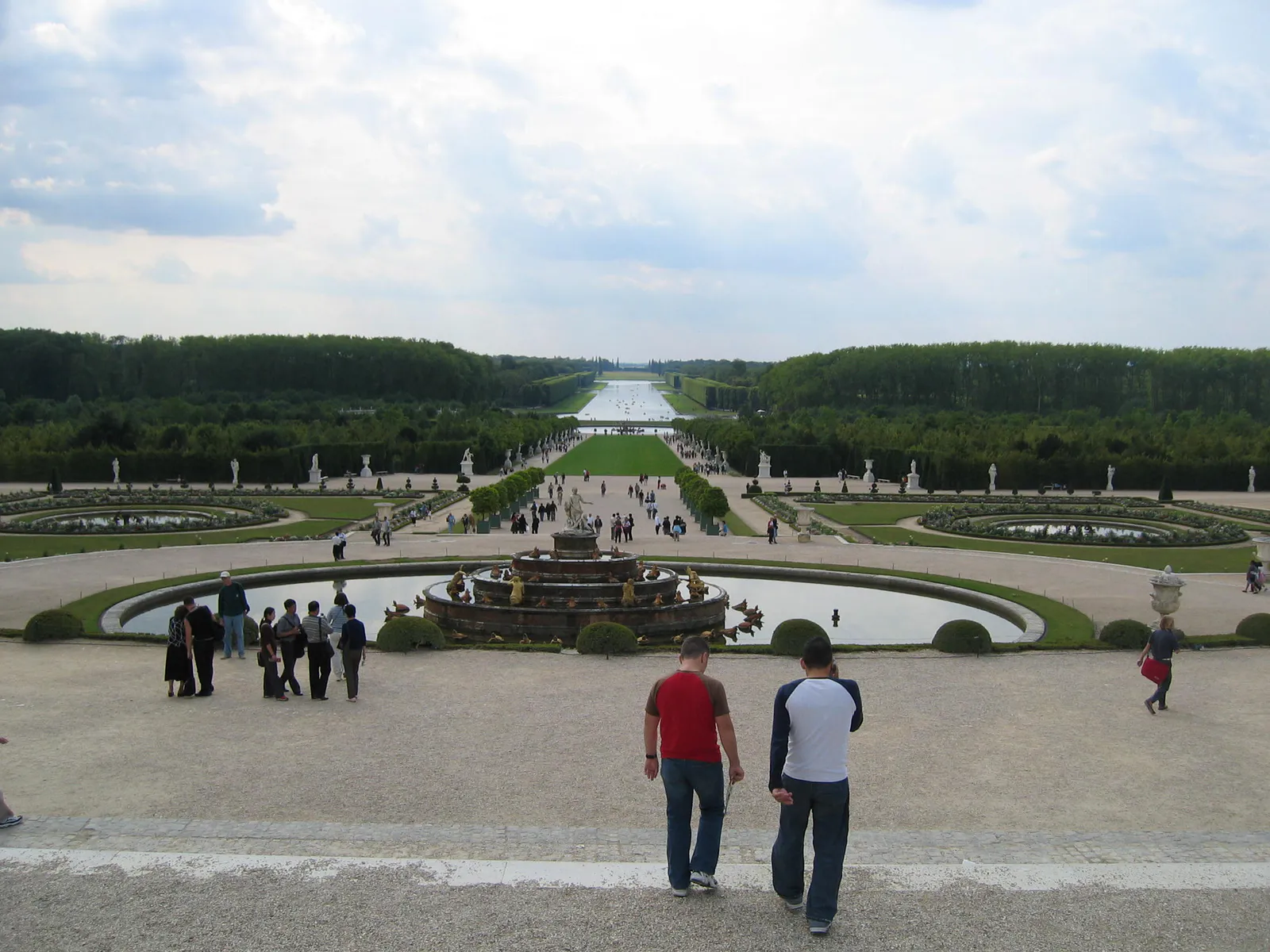 Latona-Brunnen und Großer Kanal