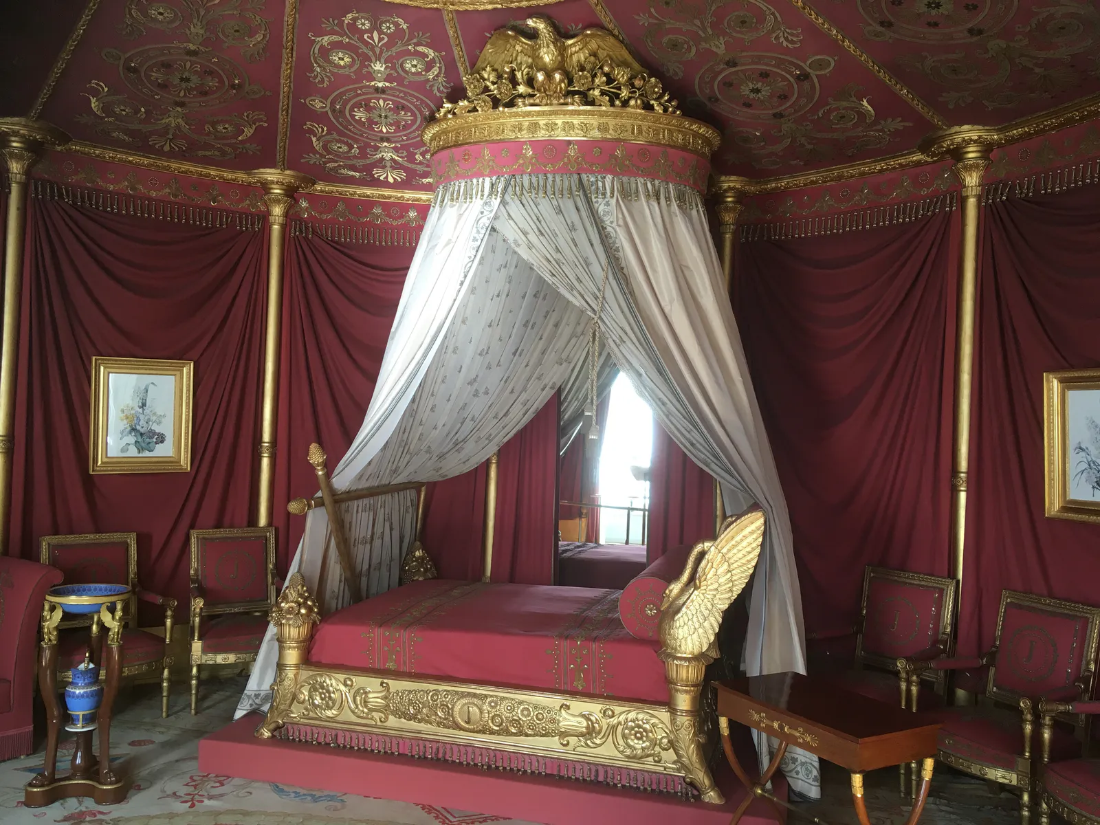 Le lit de Joséphine dans la chambre de la Tente