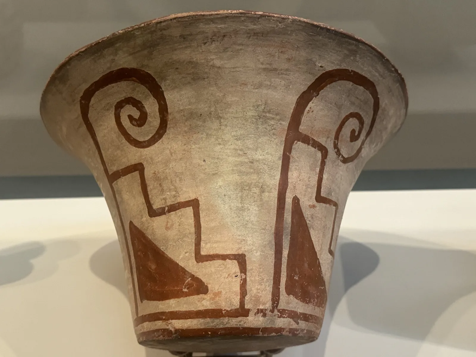 莫奇卡阶梯纹敞口碗