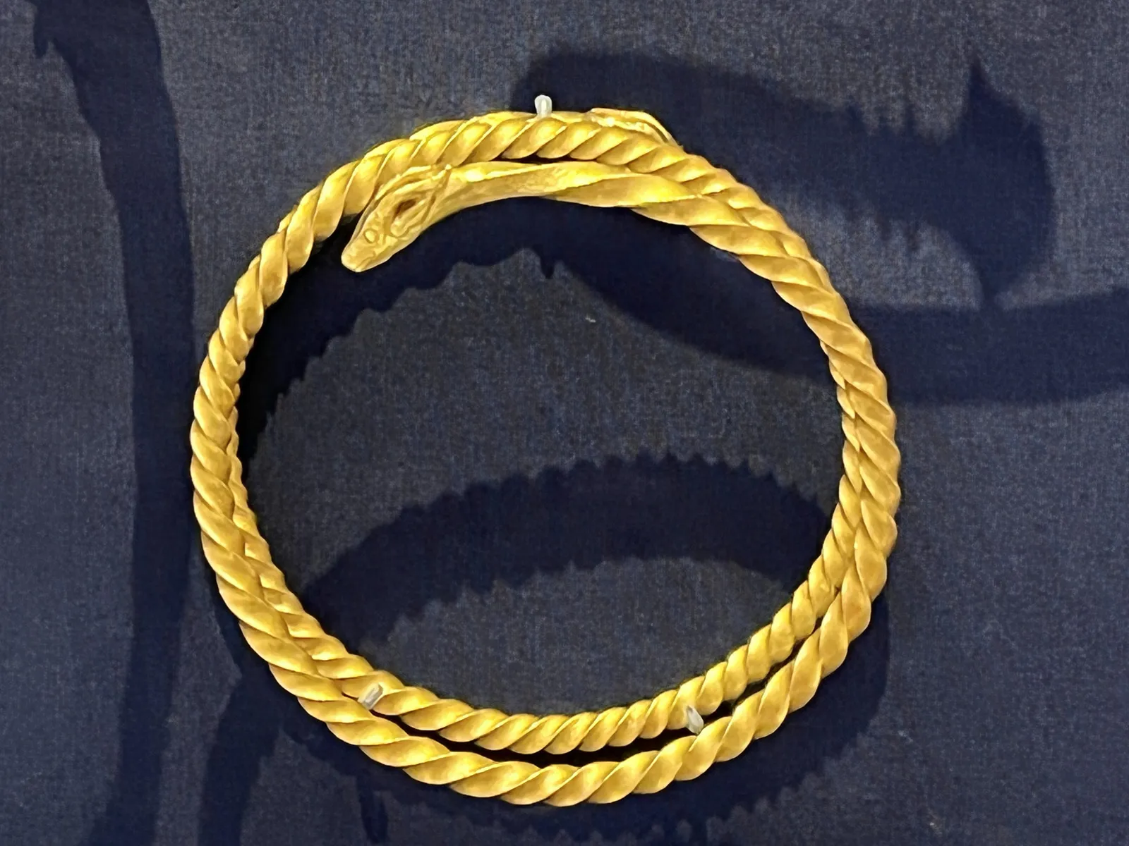 Oxus-Schatz: Armreif mit Schlangenkopf