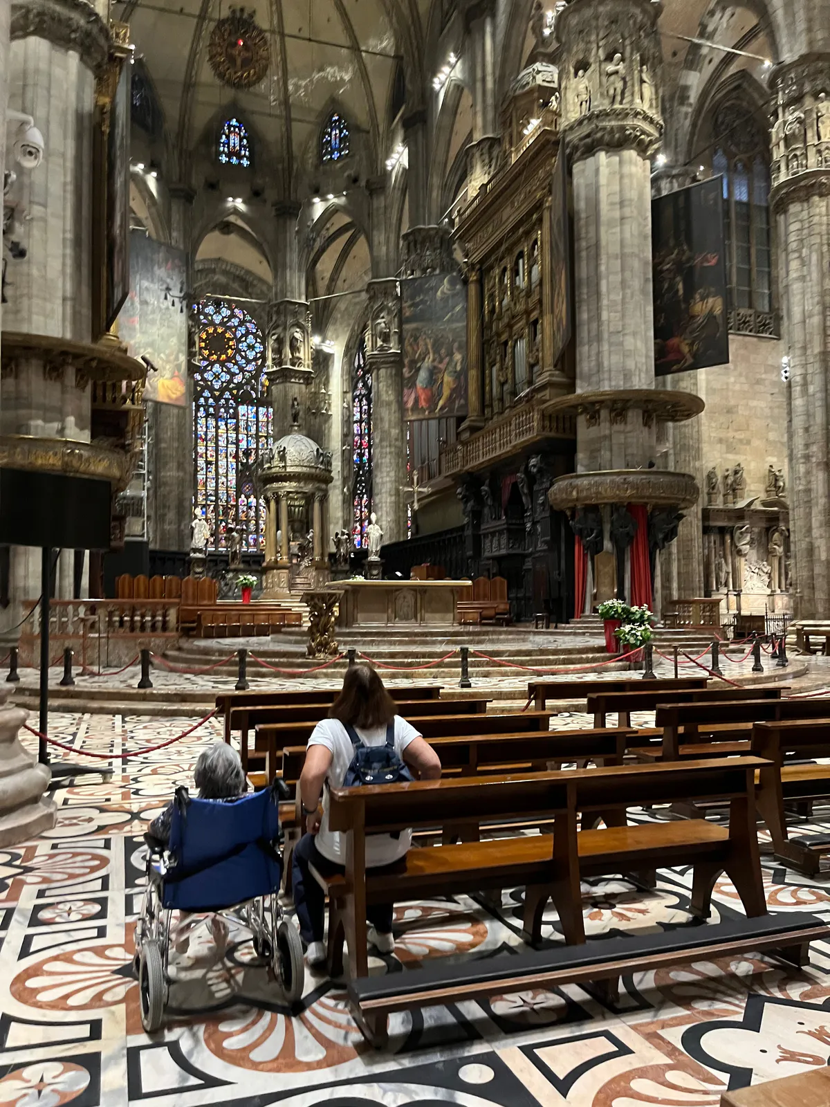 Maître-autel et presbytère