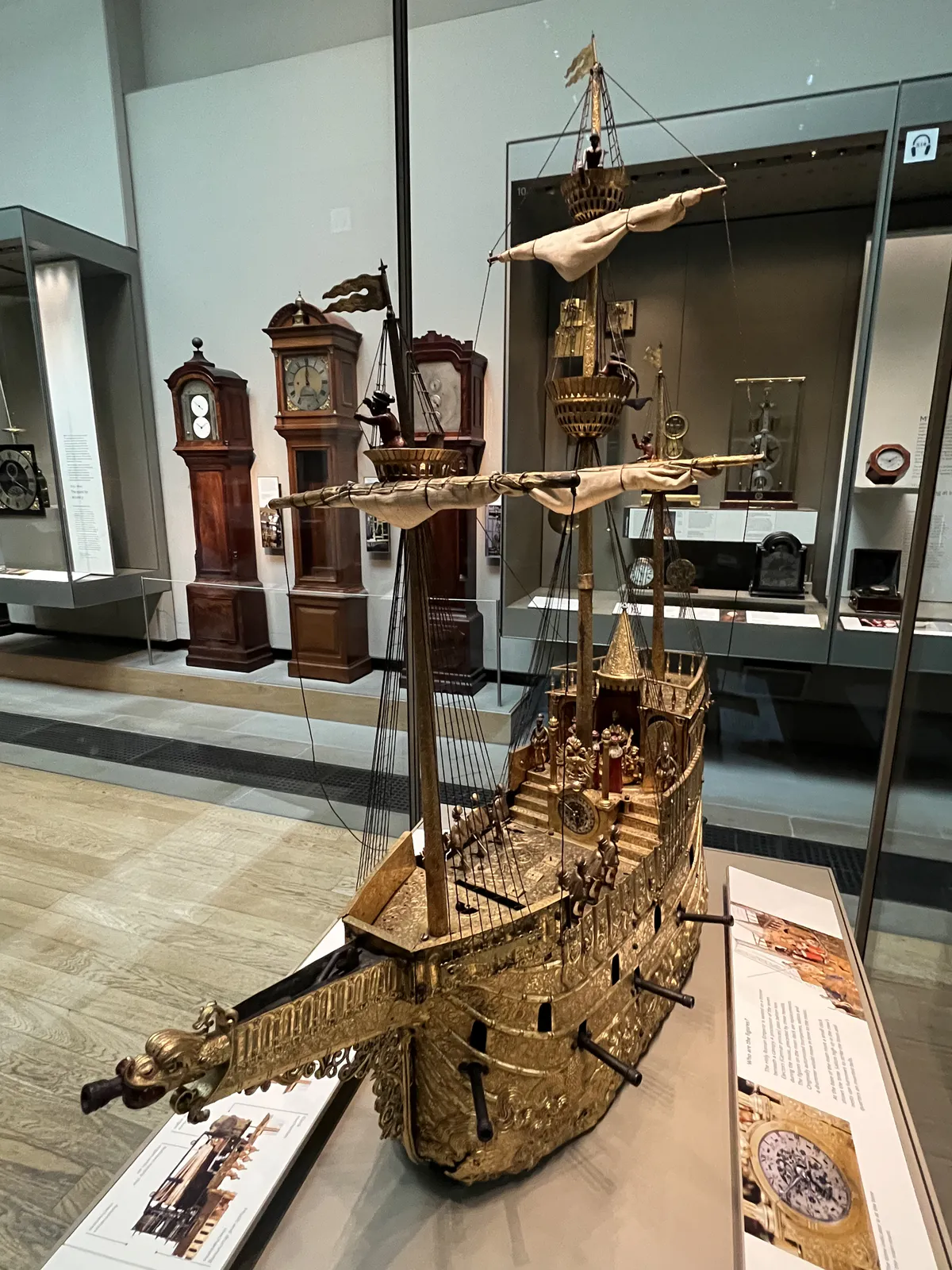 Корабль-автомат для придворных банкетов