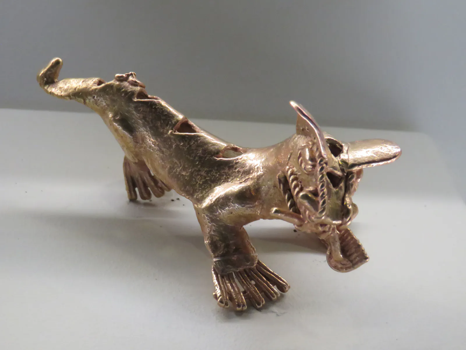 迪基斯掠食者黄金吊坠