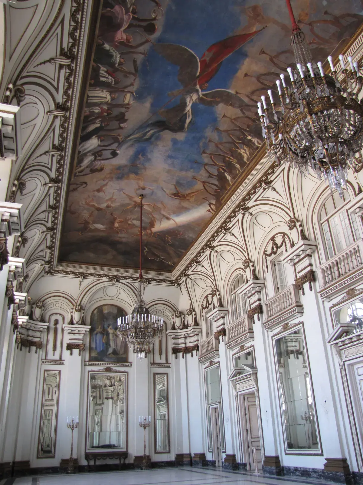 Зеркальный зал