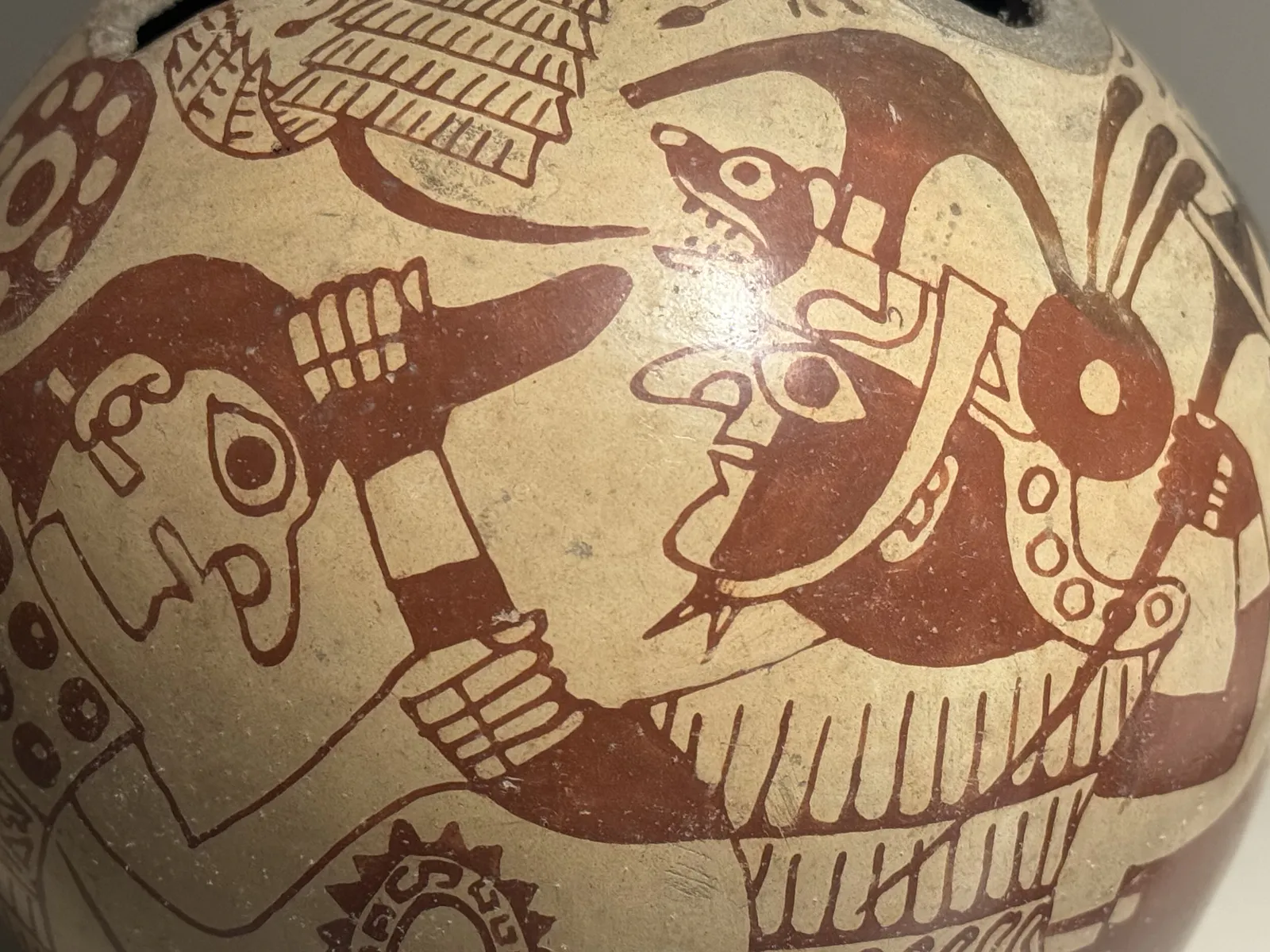 Moche-Krieger mit Kopfschmuck