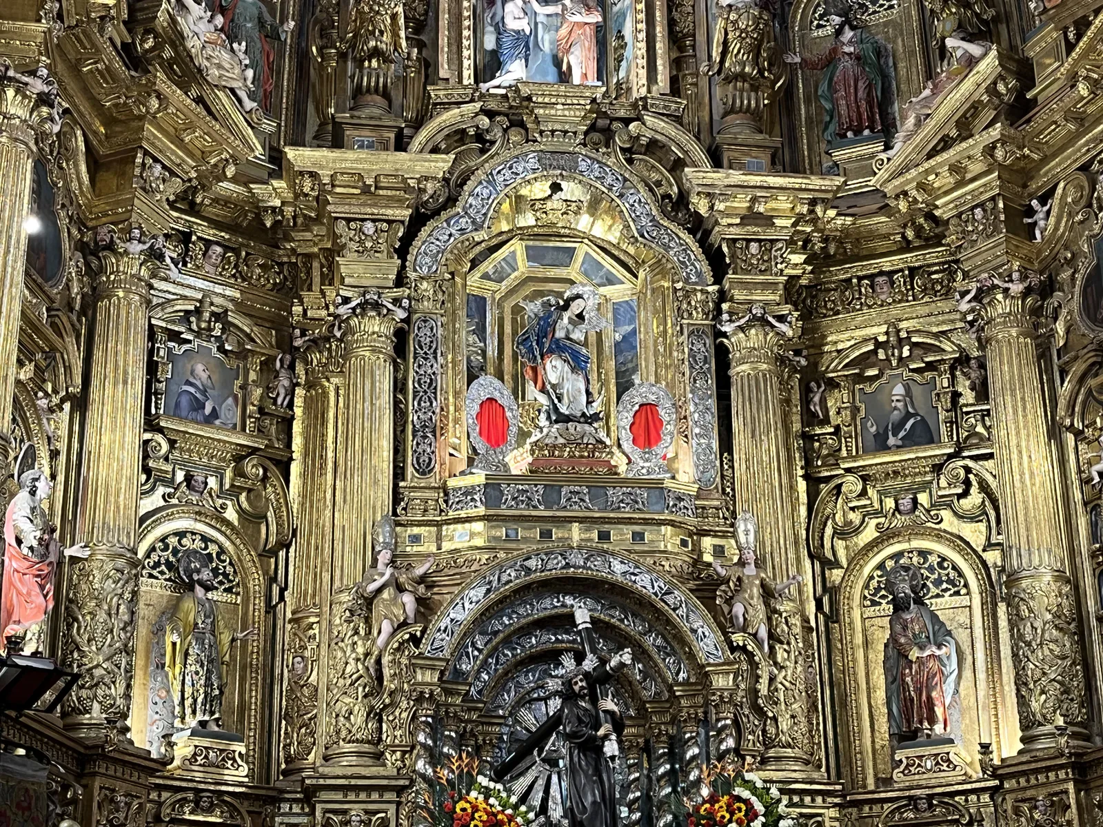 Retable baroque avec la Vierge