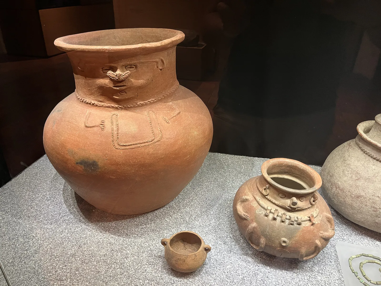 泰罗纳人类形礼仪陶器