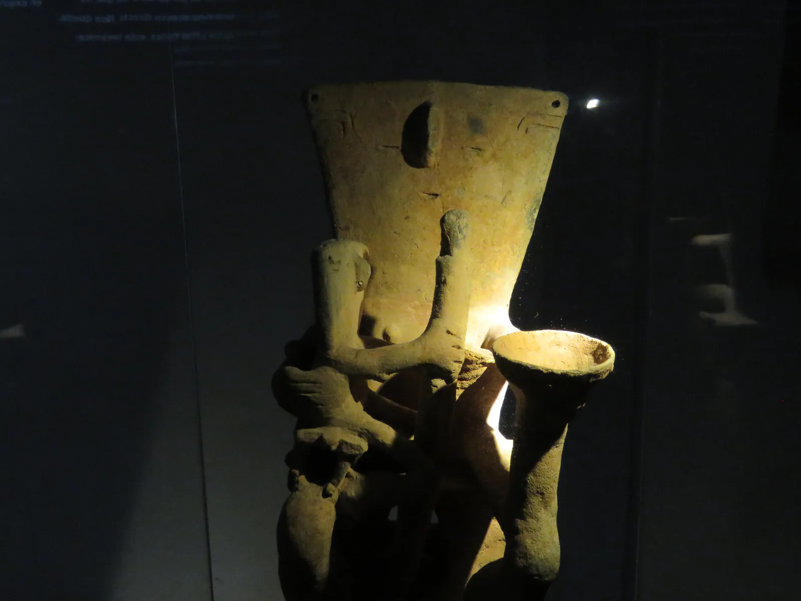 キンバヤ文明の儀式用陶器