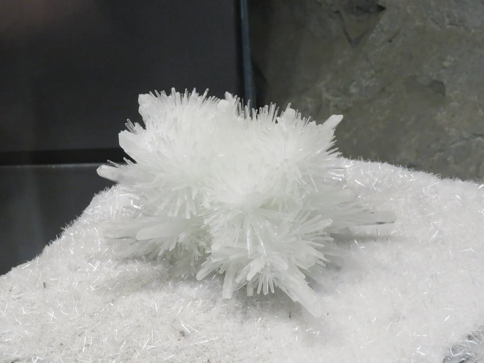 Scolecite: Characteristics and Uses
