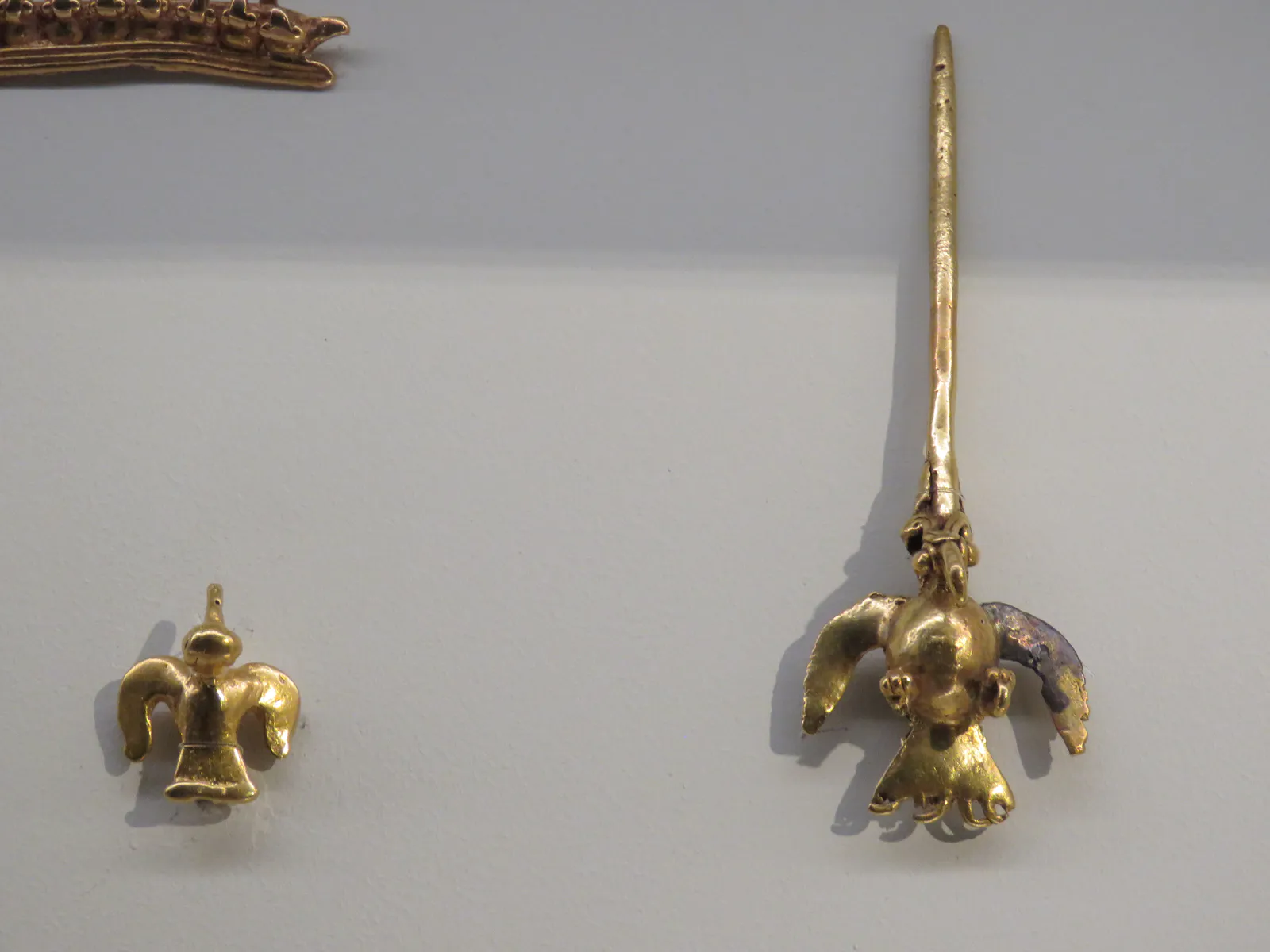 Подвески в виде птиц из Дикиса