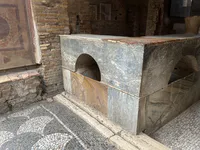 热食店的大理石柜台