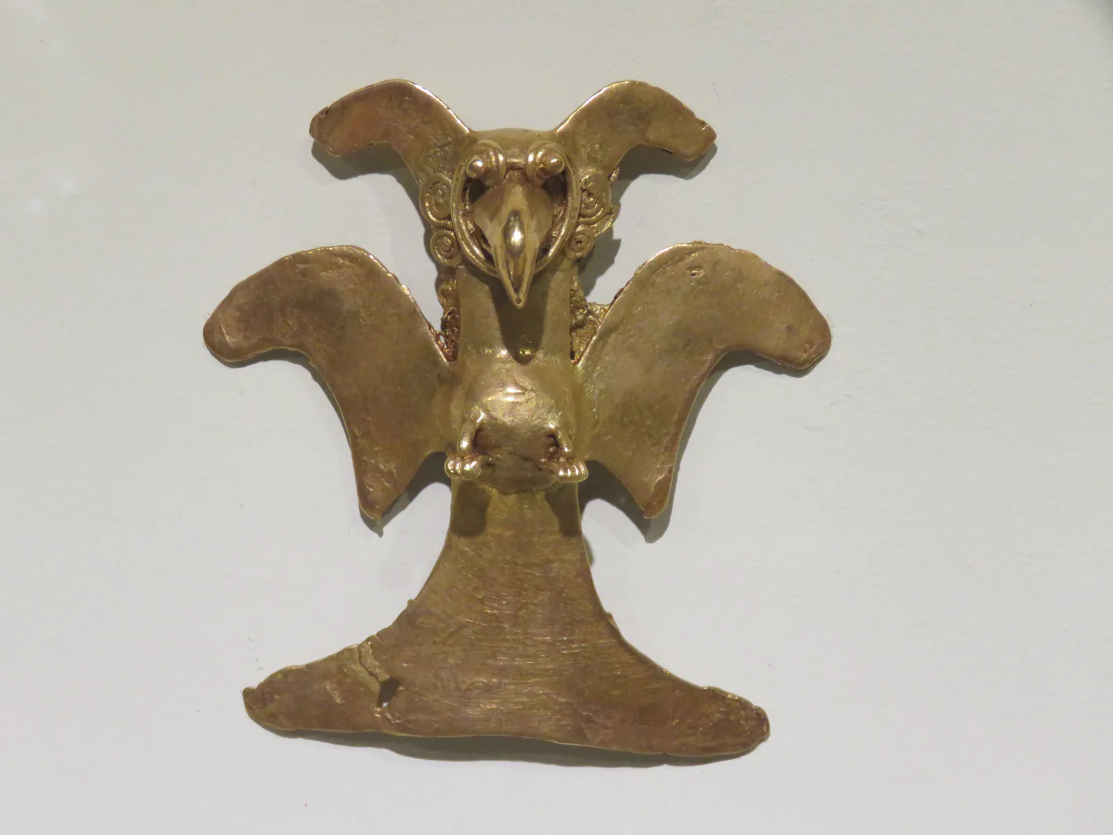 Pendentif Diquís aigle harpie-alligator