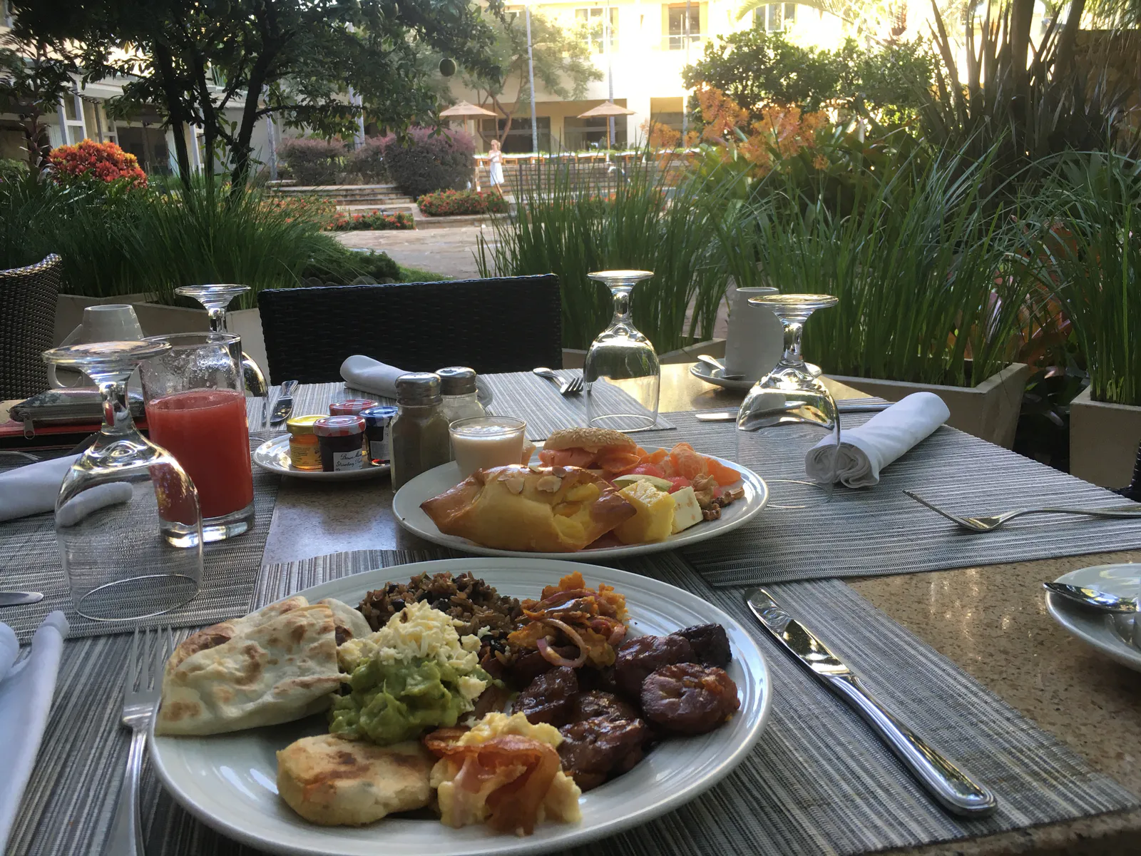 传统哥斯达黎加早餐拼盘