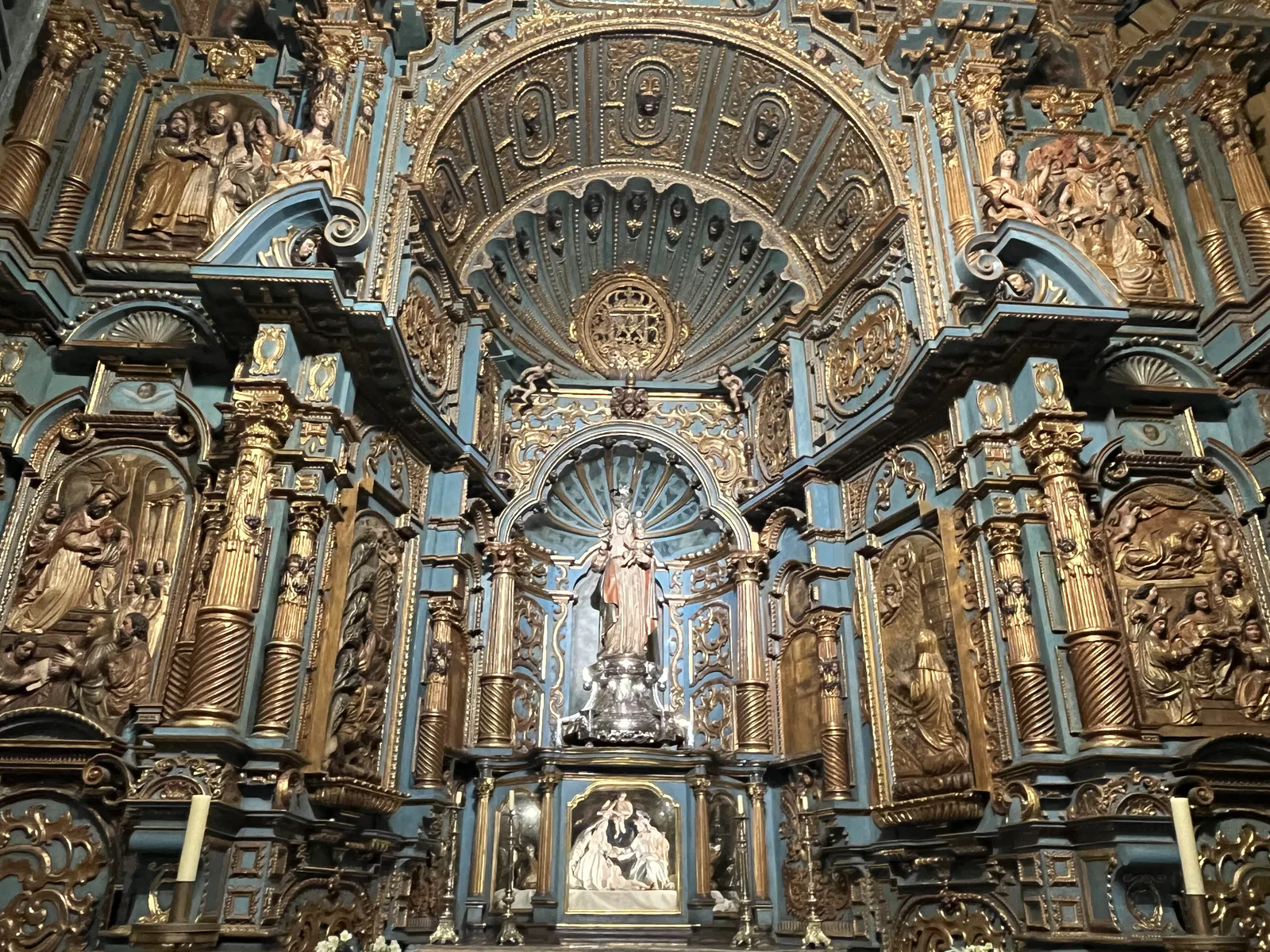 Barockaltar in der Kathedrale von Lima