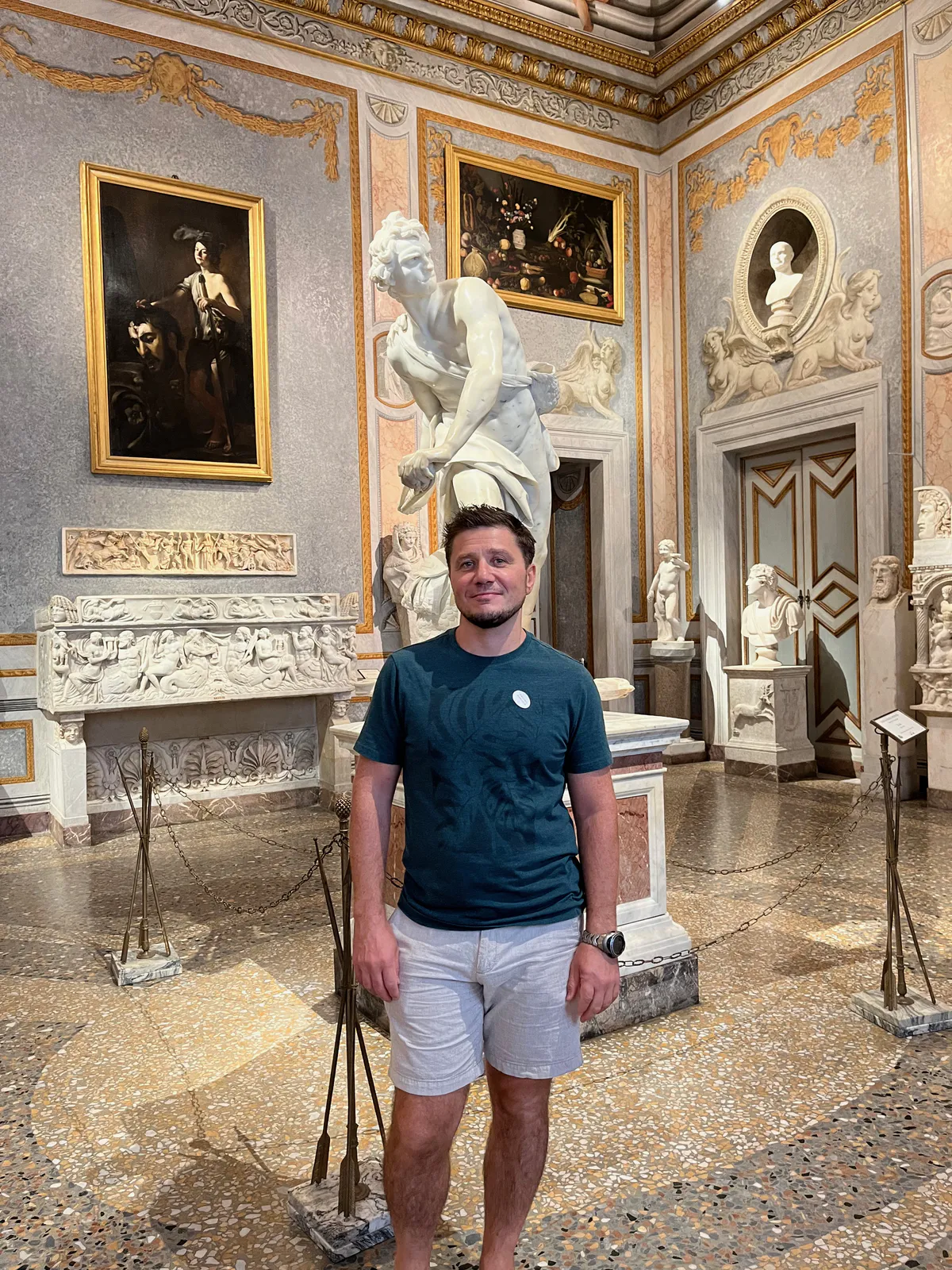 ماكس بين أعمال برنيني وكارافاجيو