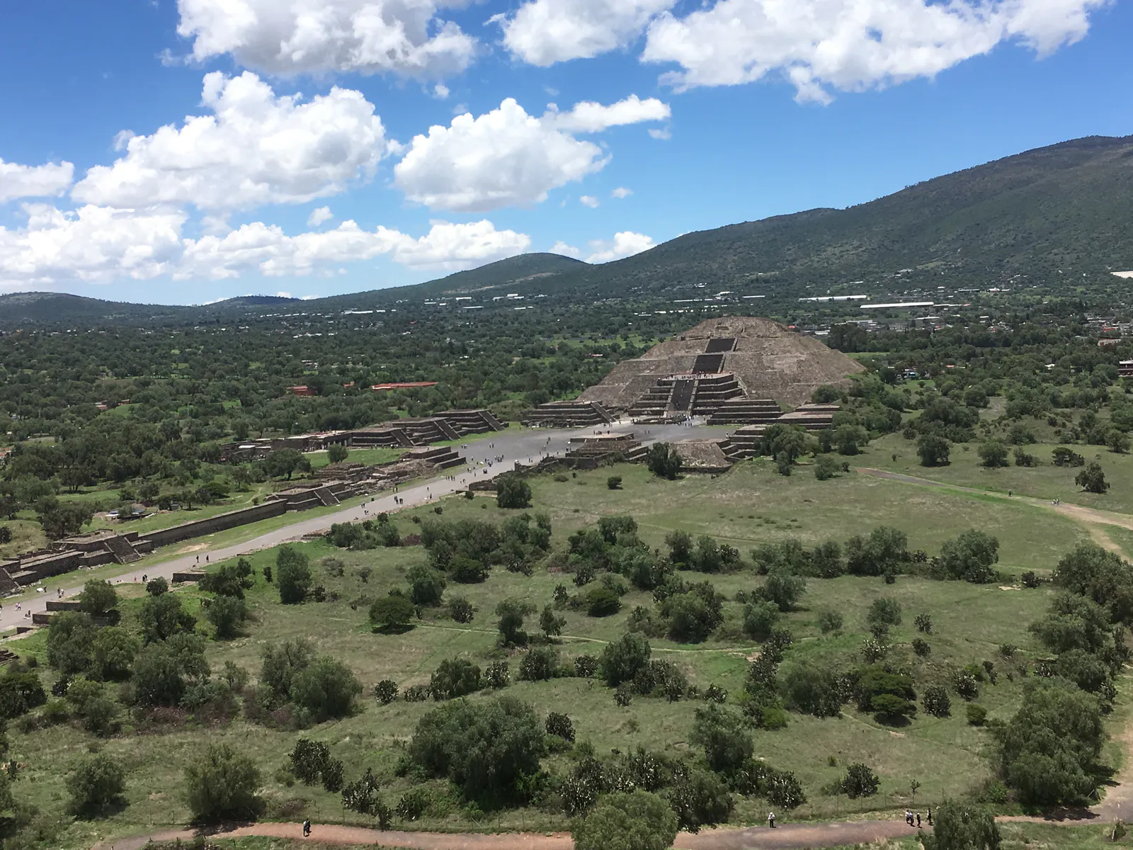 月亮金字塔与神圣轴线