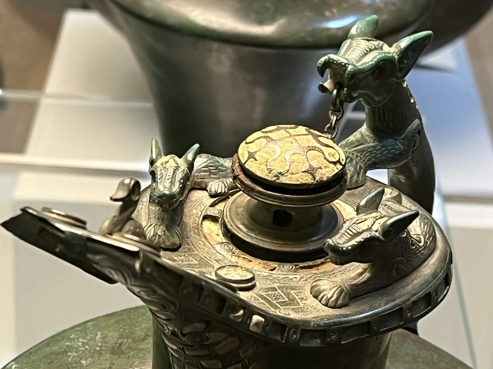 Basse-Yutz-Flagon mit Wachhunden