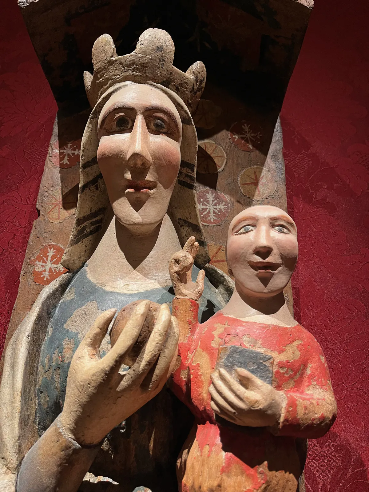 宝座上的圣母与祝福圣婴