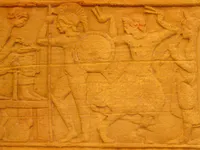 Cipo funerario chiusino con decoración en relieve