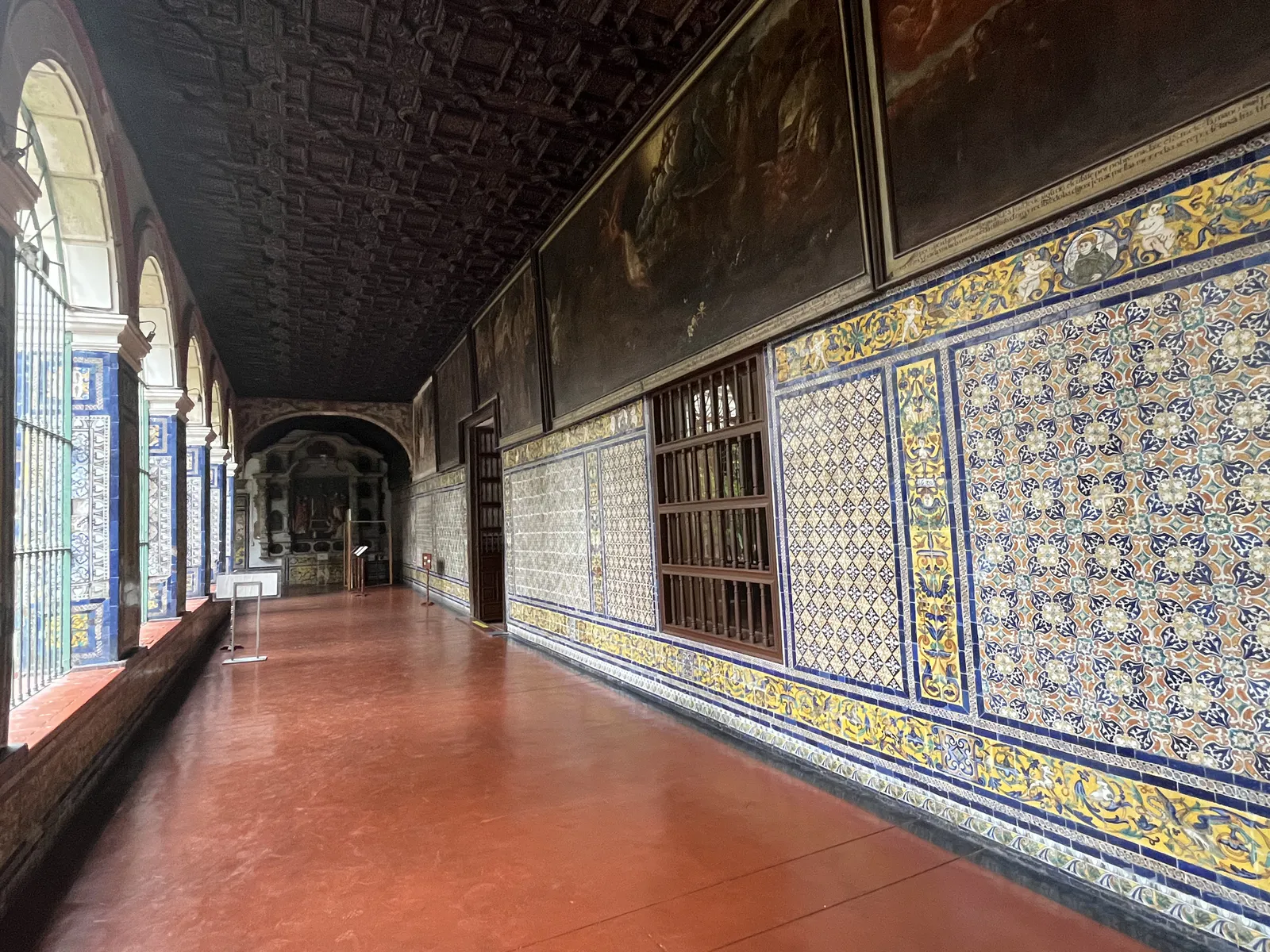Azulejos im Korridor