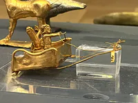 Gold Model Chariot