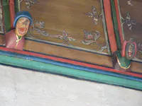 Резные фигуры в Большом зале