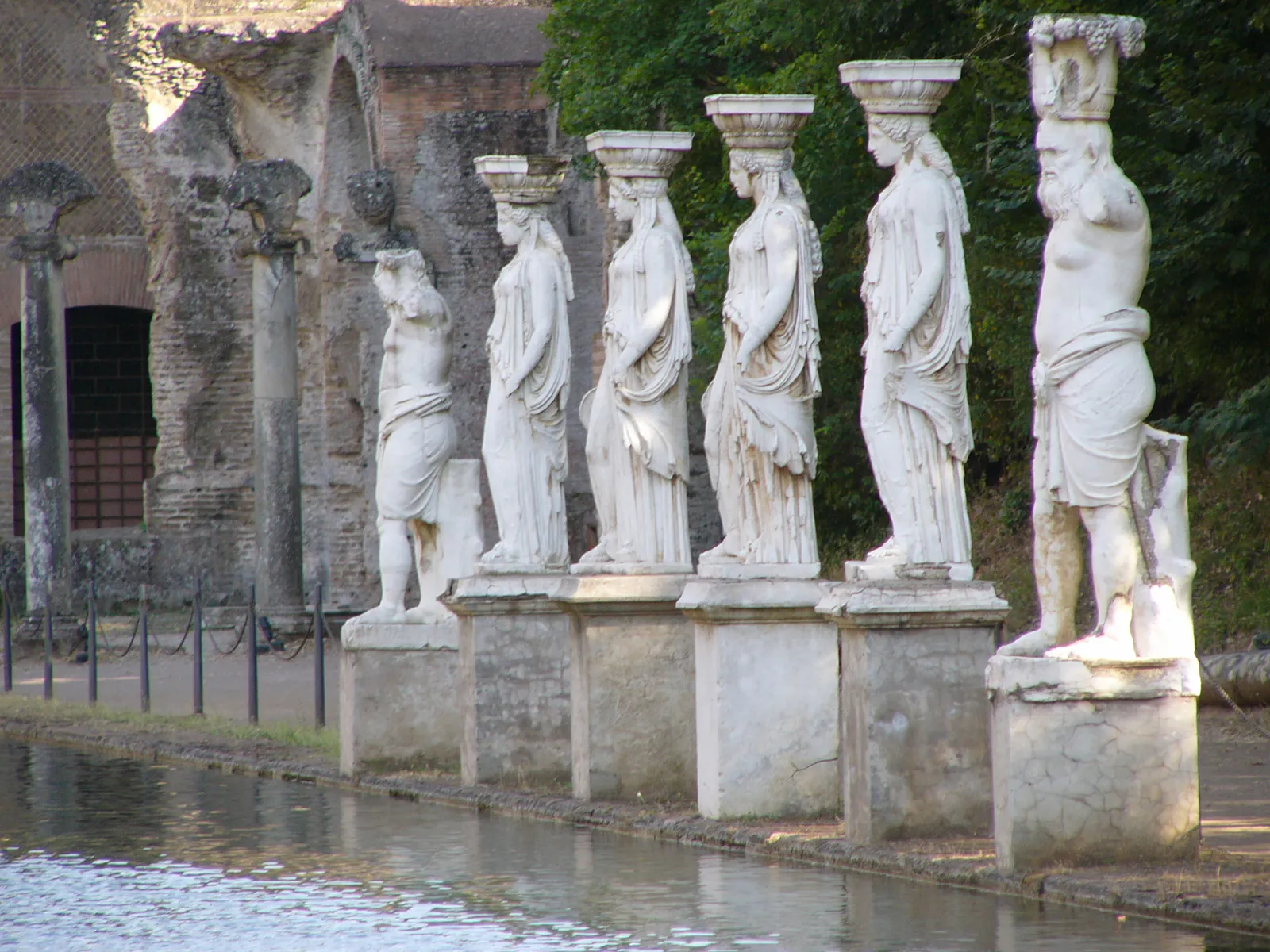 Caryatides et Silène