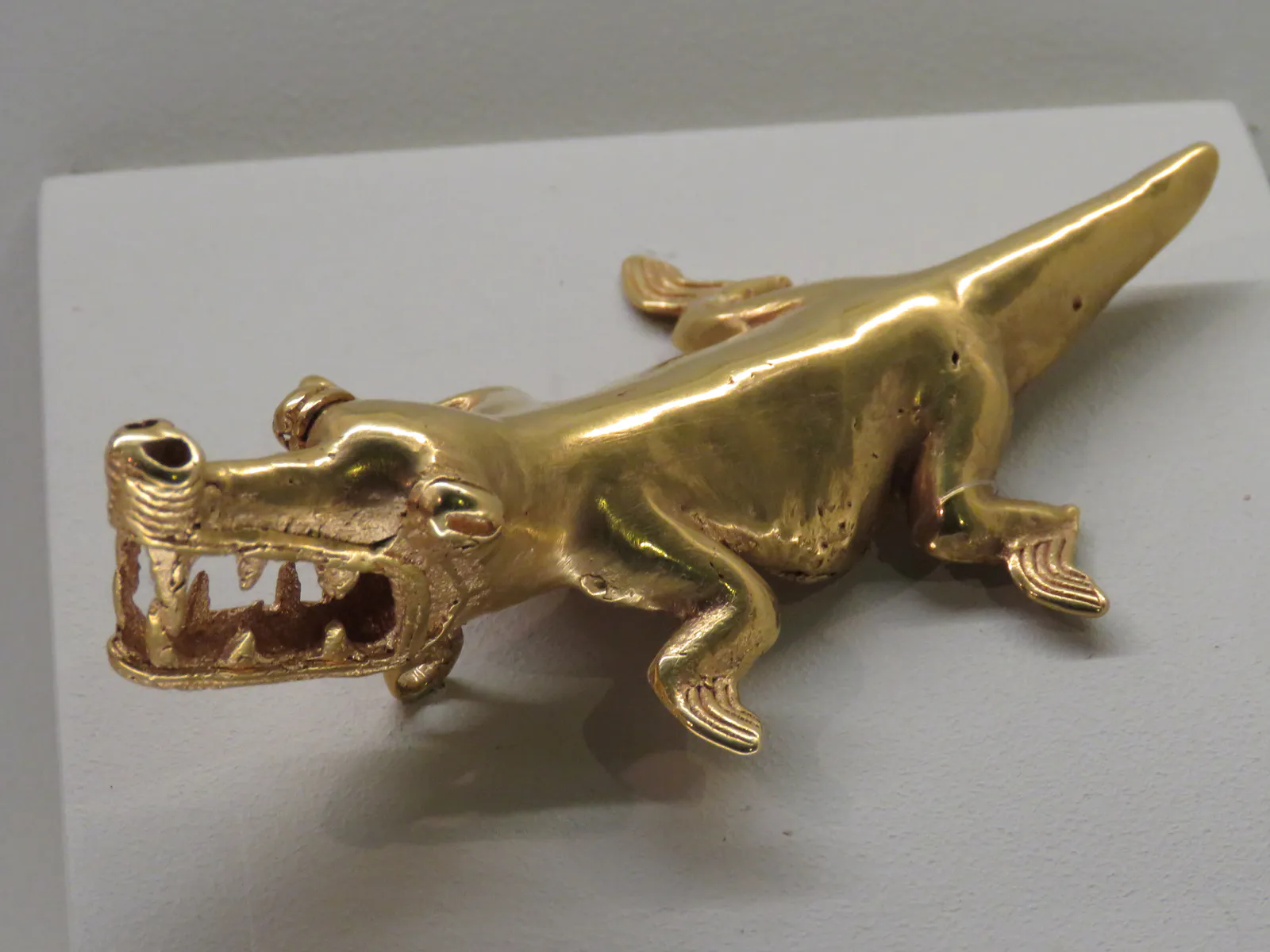 Diquís Crocodile Pendant