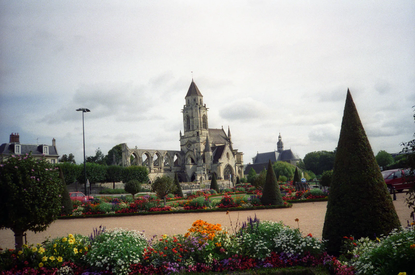 Abadia de Santa Maria e jardins florais