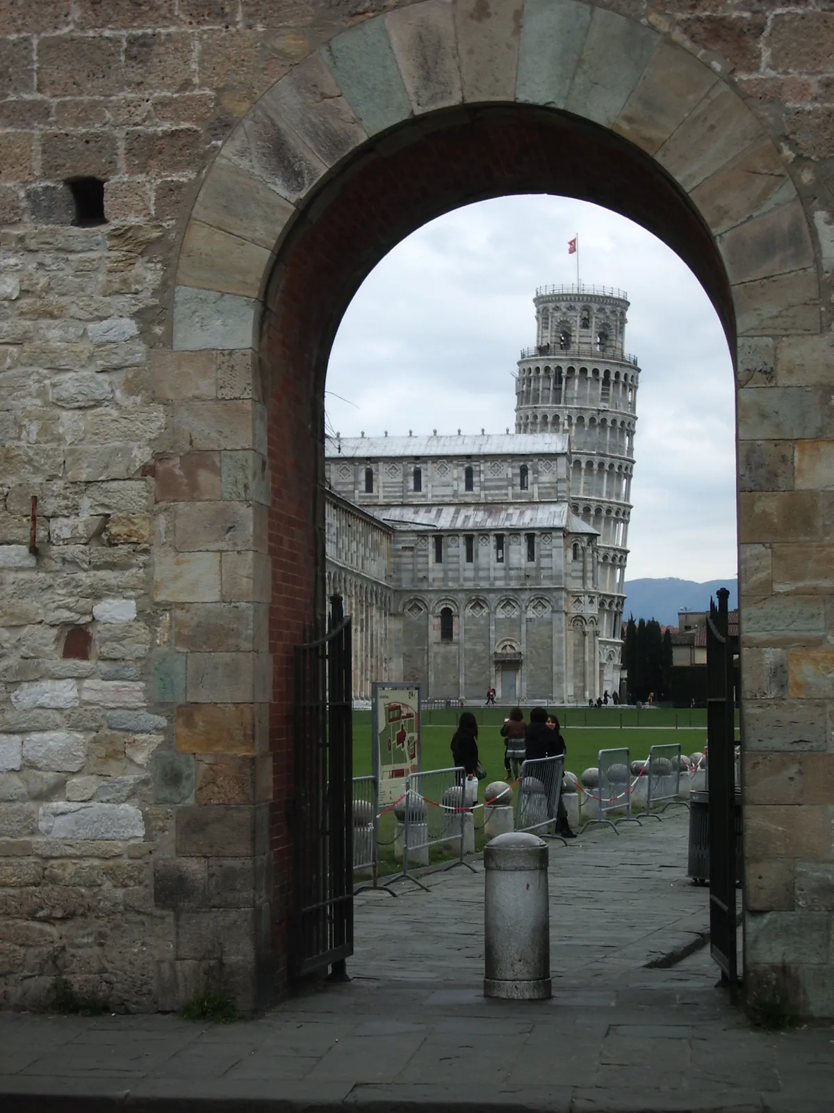 Порта Нуова и Пизанская башня