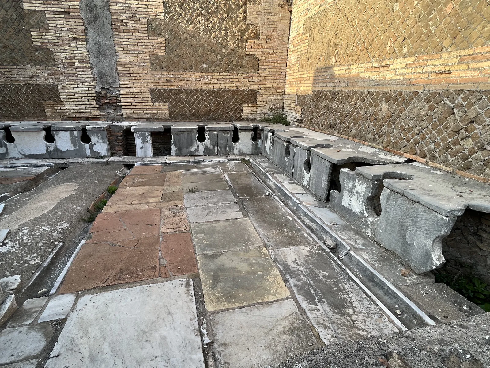Latrine nahe den Forumsthermen