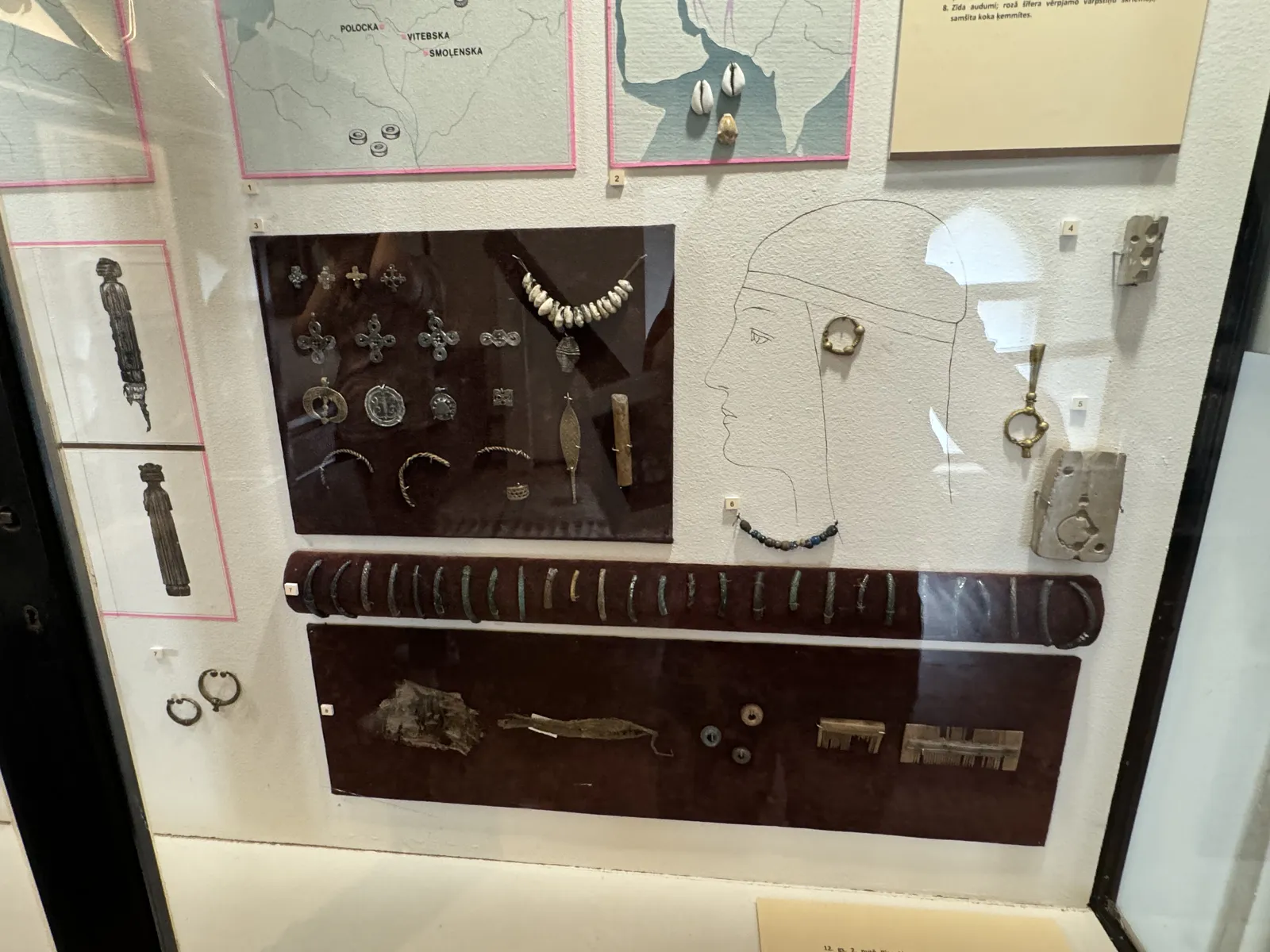 حُلي وأغراض شخصية من العصور الوسطى في منطقة البلطيق